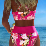 Bikini s kontrastnim cvetnim uzorkom i izrezom