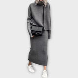 Rhea | Pleteni komplet sa suknjom i minimalističkom estetikom