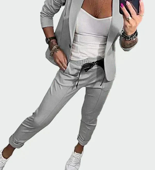 Leia | Nenametljivo elegantan dvodijelni kostim