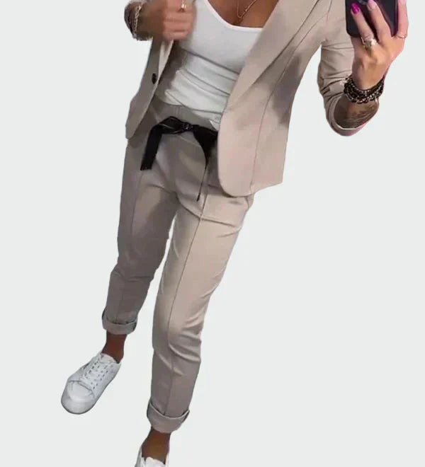 Leia | Nenametljivo elegantan dvodijelni kostim